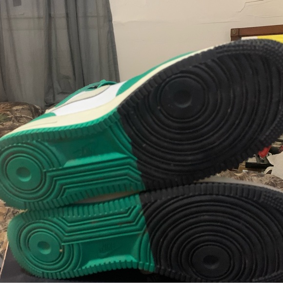 Nike Air Force 1 Mid LV8 - Picture 9 of 11